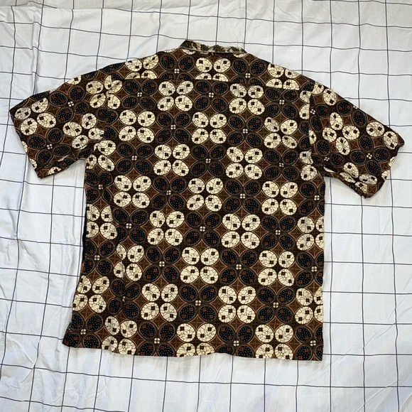 Vintage fabric print button down shirt. Oversized. - Picture 2 of 9